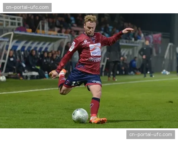 聚焦勒阿弗尔老将:38岁中场仍是球队快速转换的节拍器 聚焦勒阿弗尔老将:38岁中场仍是球队快速转换的节拍器