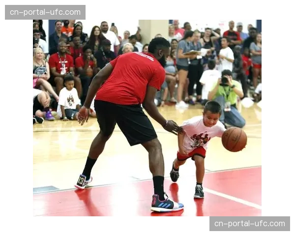 洛杉矶青少年篮球训练营引入传感器，量化学员攻防转换冲刺速度